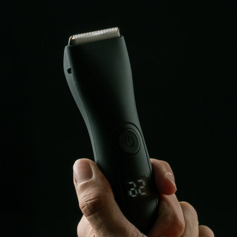 Manchine Plus™ – Aparelho Profissional com Kit Completo: 2 Pentes Extras, Base Recarregável e Escova de Limpeza + BALM - Hidratante Refrescante Para Barba (Brinde)🎁